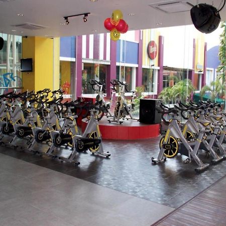 ทีเอส สวีท สุราบายา Hotel ภายนอก รูปภาพ