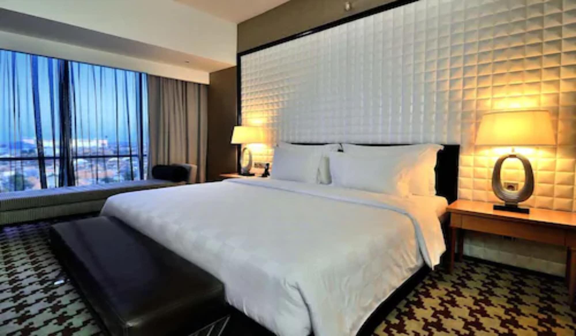 ทีเอส สวีท สุราบายา Hotel ภายนอก รูปภาพ