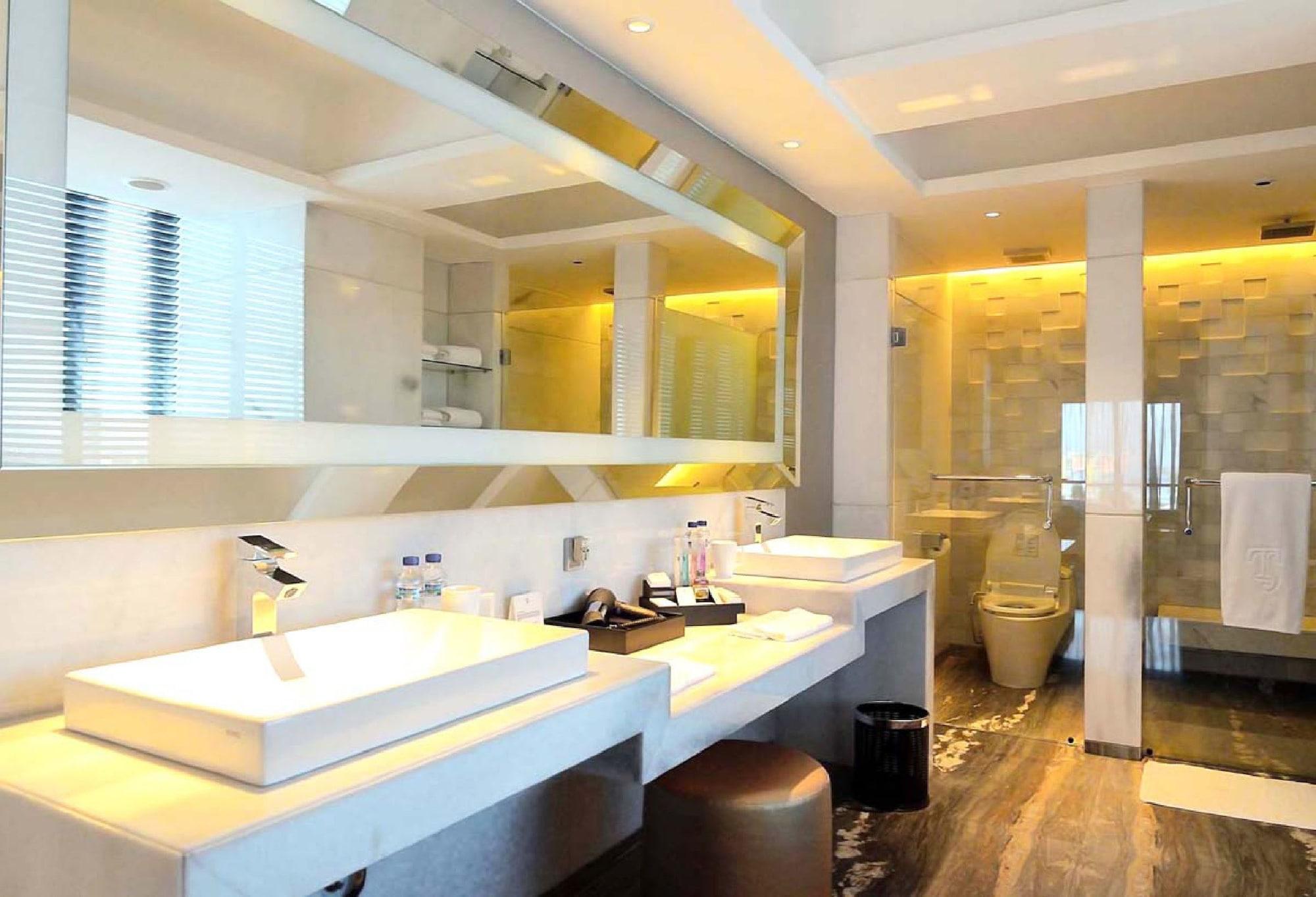 ทีเอส สวีท สุราบายา Hotel ภายนอก รูปภาพ