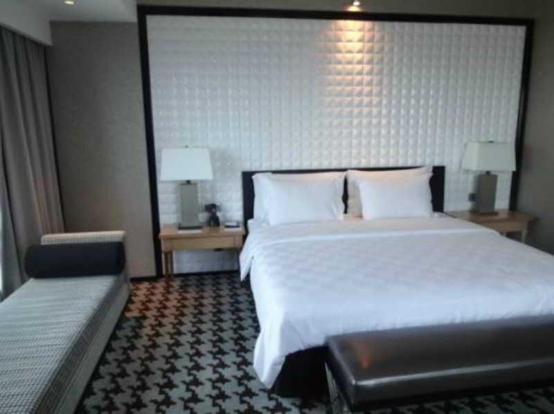 ทีเอส สวีท สุราบายา Hotel ภายนอก รูปภาพ