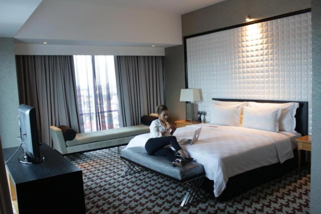 ทีเอส สวีท สุราบายา Hotel ภายนอก รูปภาพ