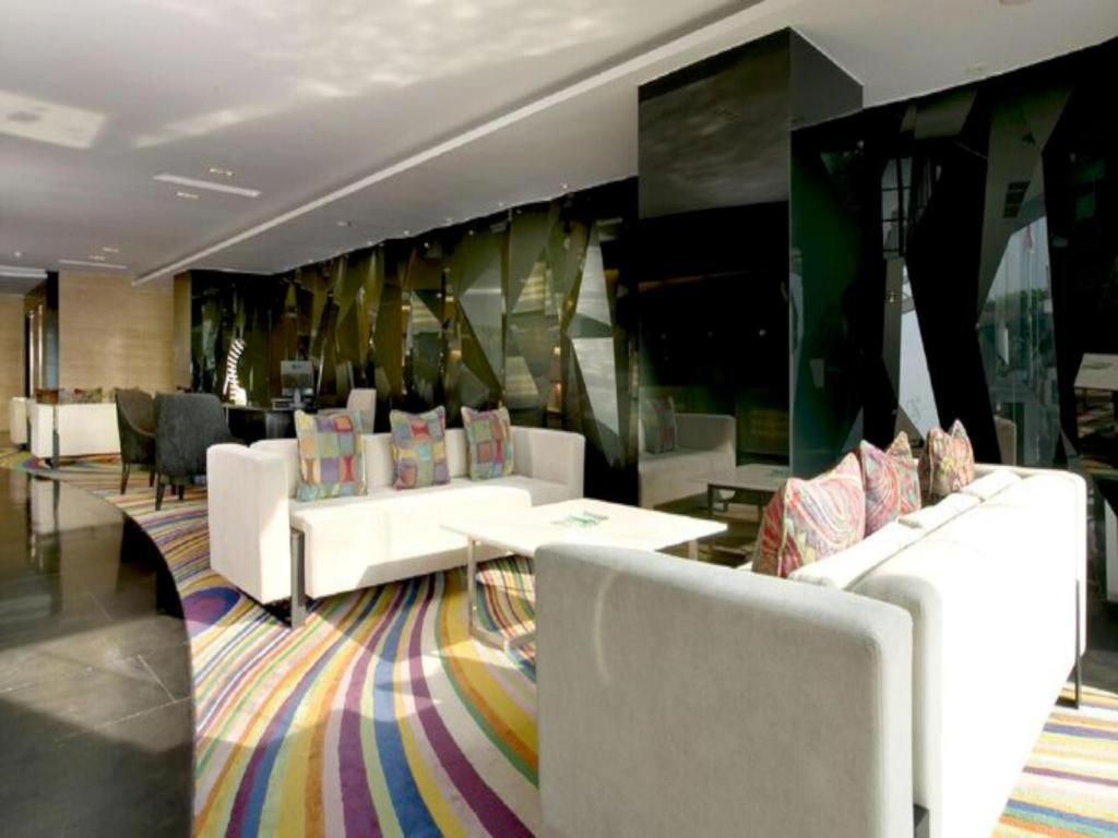 ทีเอส สวีท สุราบายา Hotel ภายนอก รูปภาพ