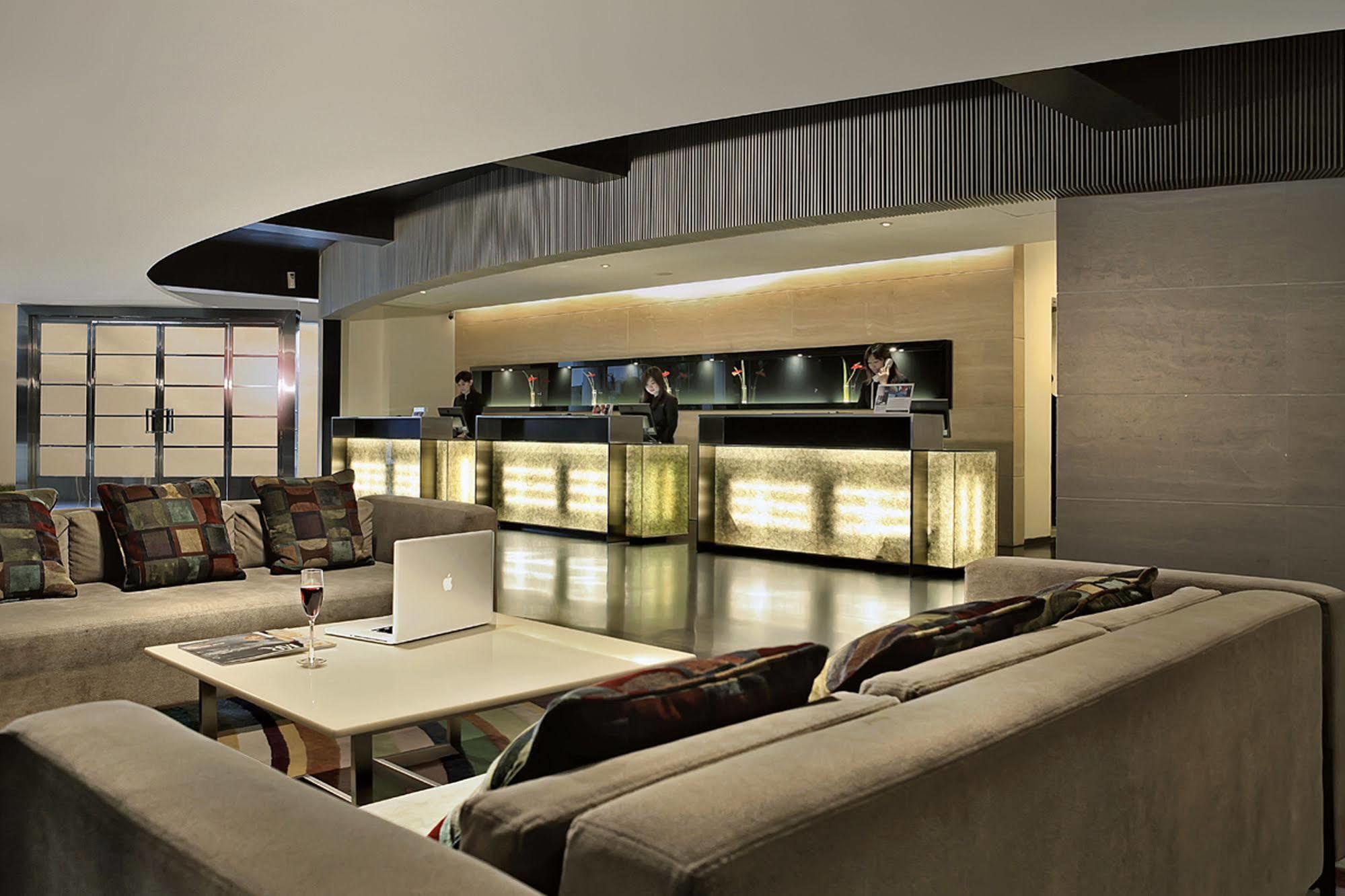 ทีเอส สวีท สุราบายา Hotel ภายนอก รูปภาพ