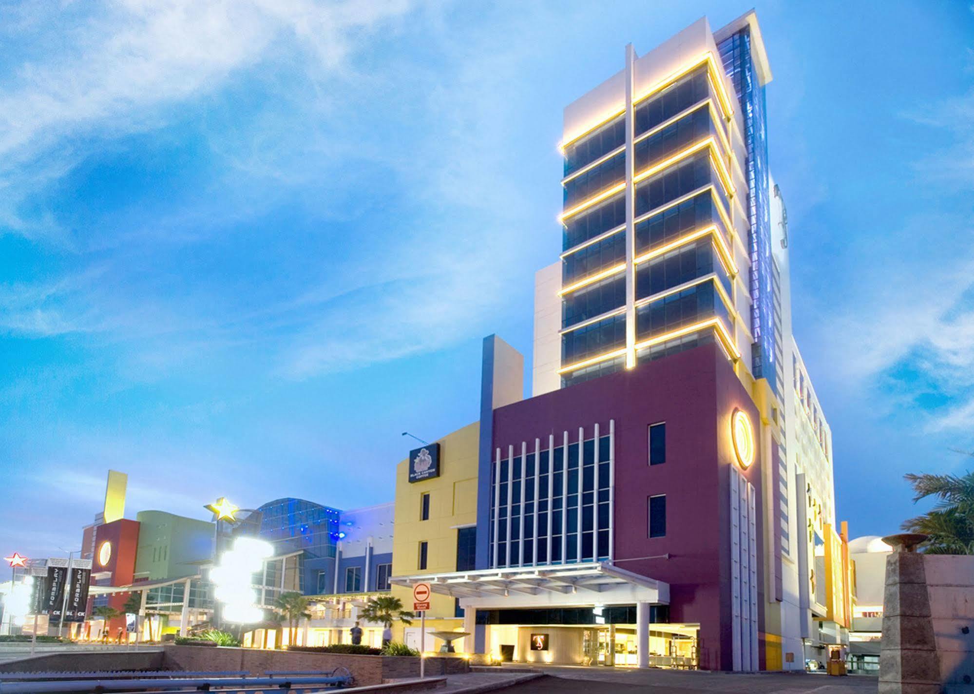 ทีเอส สวีท สุราบายา Hotel ภายนอก รูปภาพ