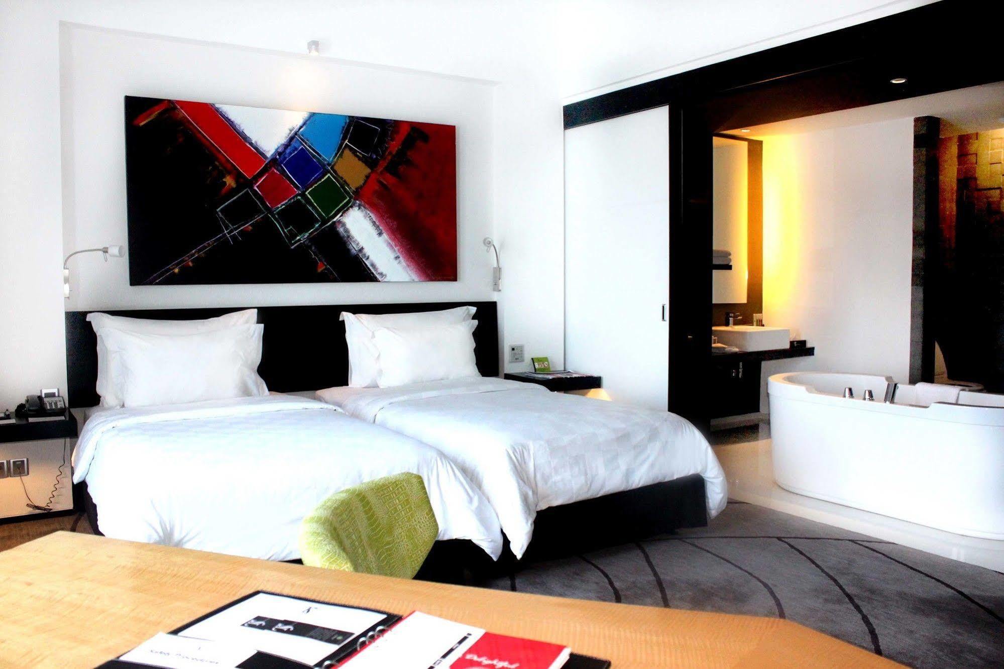 ทีเอส สวีท สุราบายา Hotel ภายนอก รูปภาพ